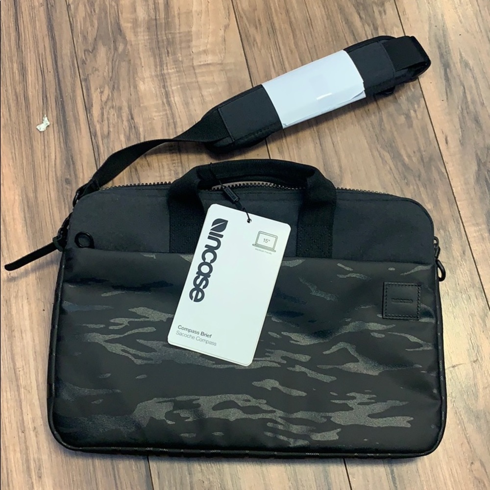 Incase Compass Brief shoulder MacBook and laptop